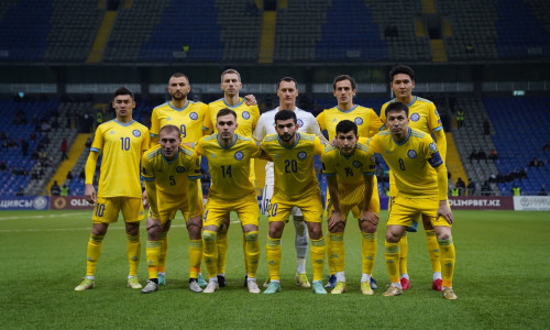 Эротикалық футбол ойыншысының тұсқағазы